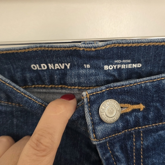 Distressed Women’s Jeans - Picture 2 of 8